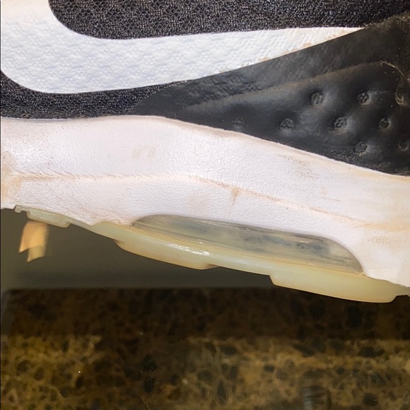 Black Nike Air shoes - Picture 6 of 8